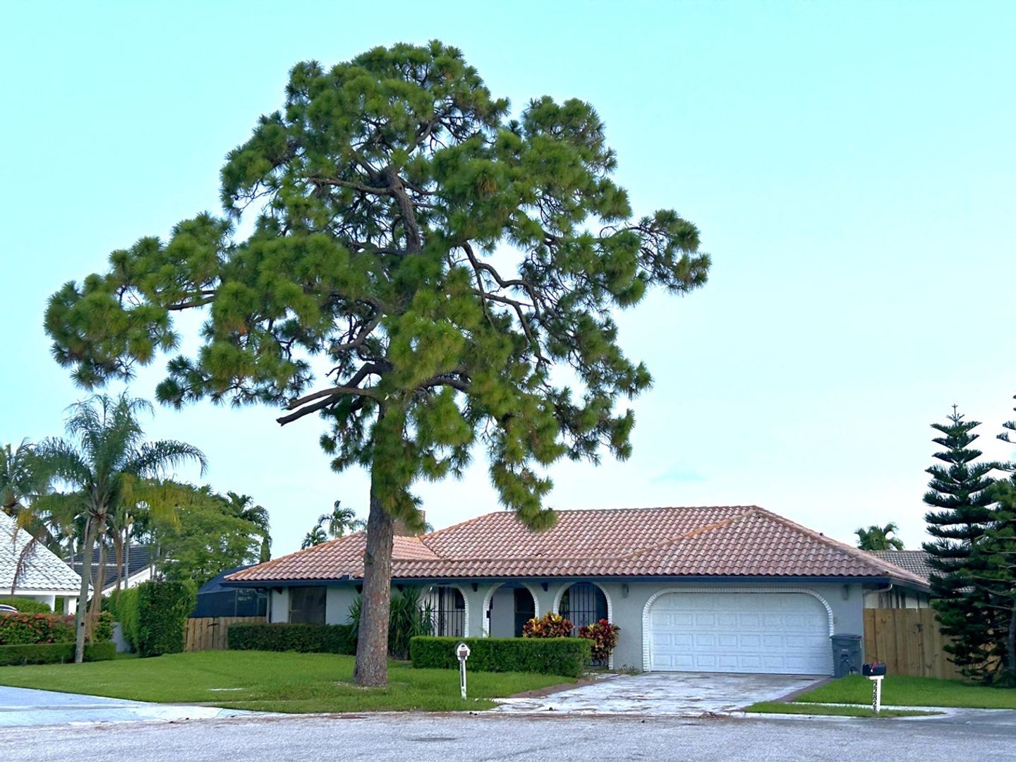 BOCA RATON House: 22822 PINEWOOD CT #0