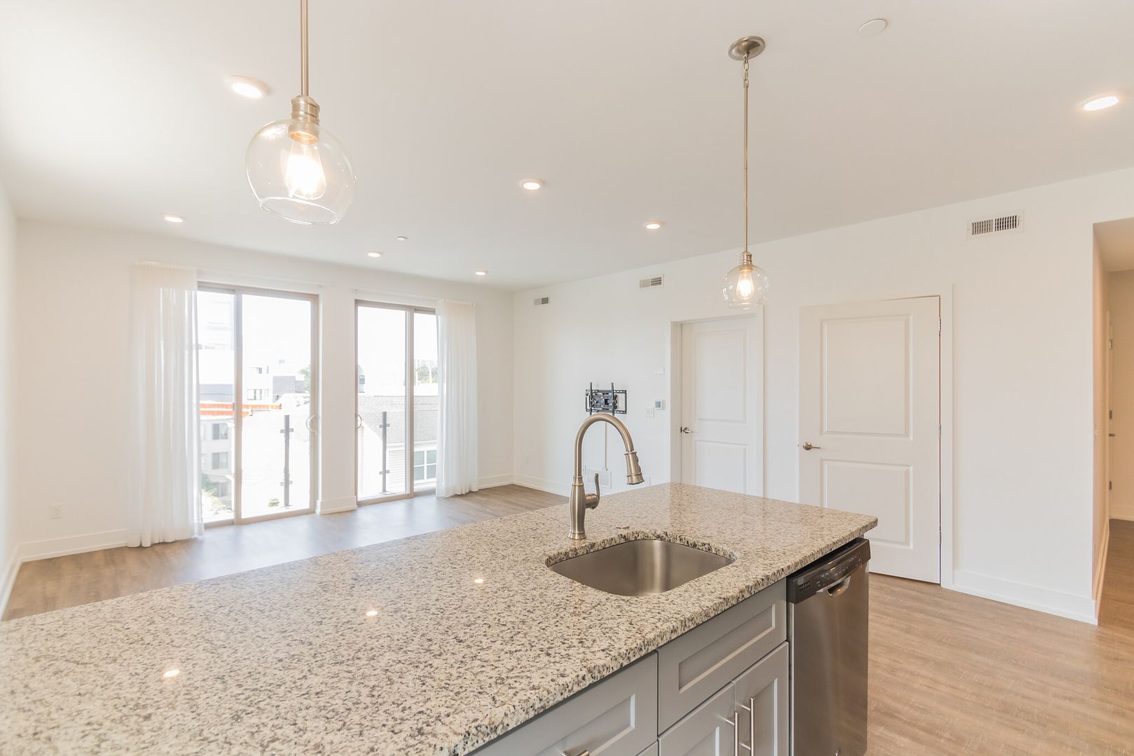 Philadelphia Apartment: 1617 Poplar Street