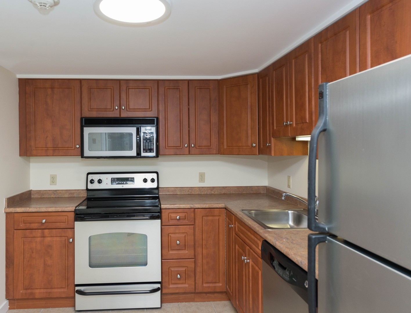 Hamden Apartment: 2 Skiff Street