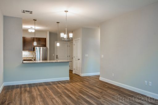 Bright One Bedroom! – photo 1