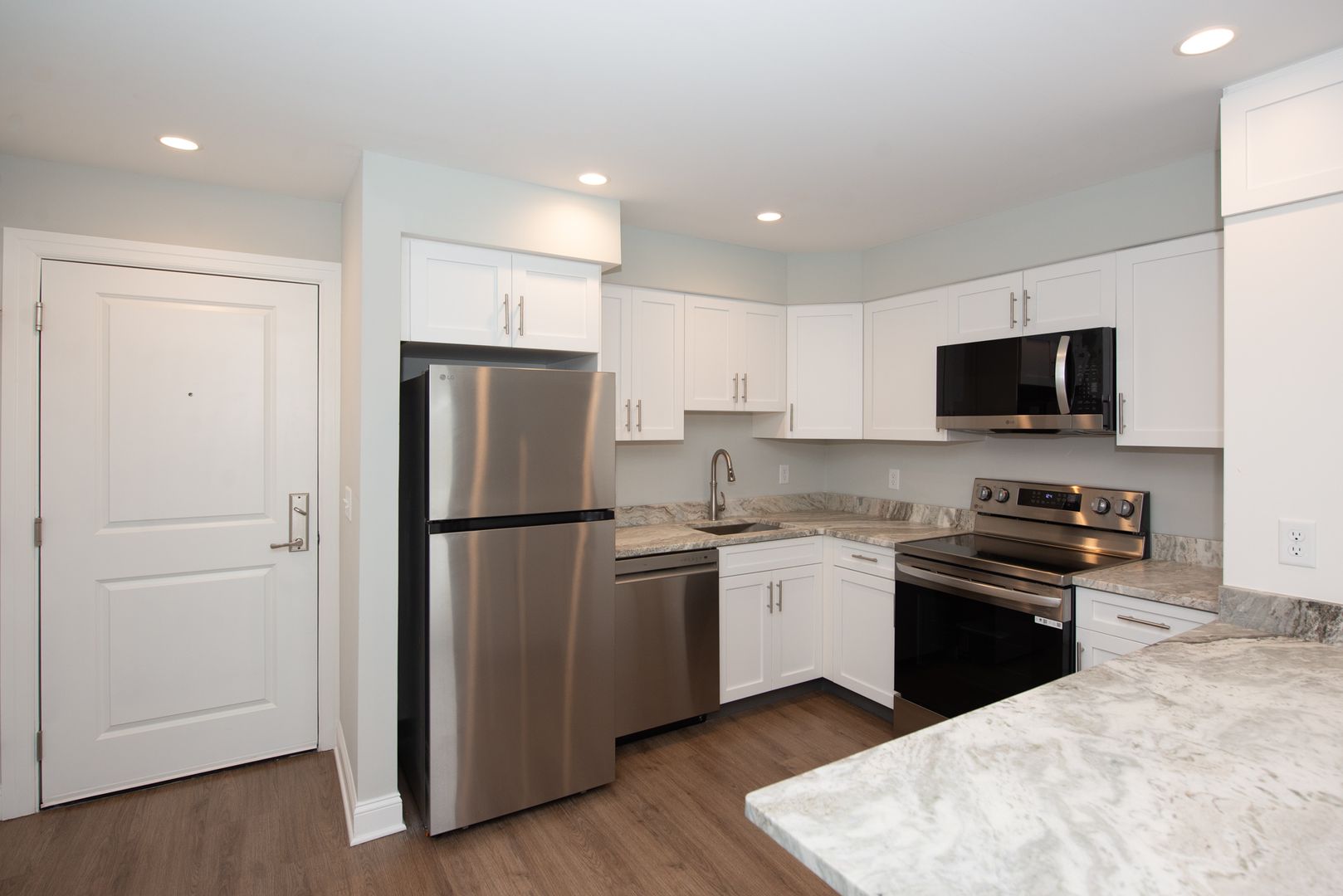 Hamden Apartment: 925 Mix Ave