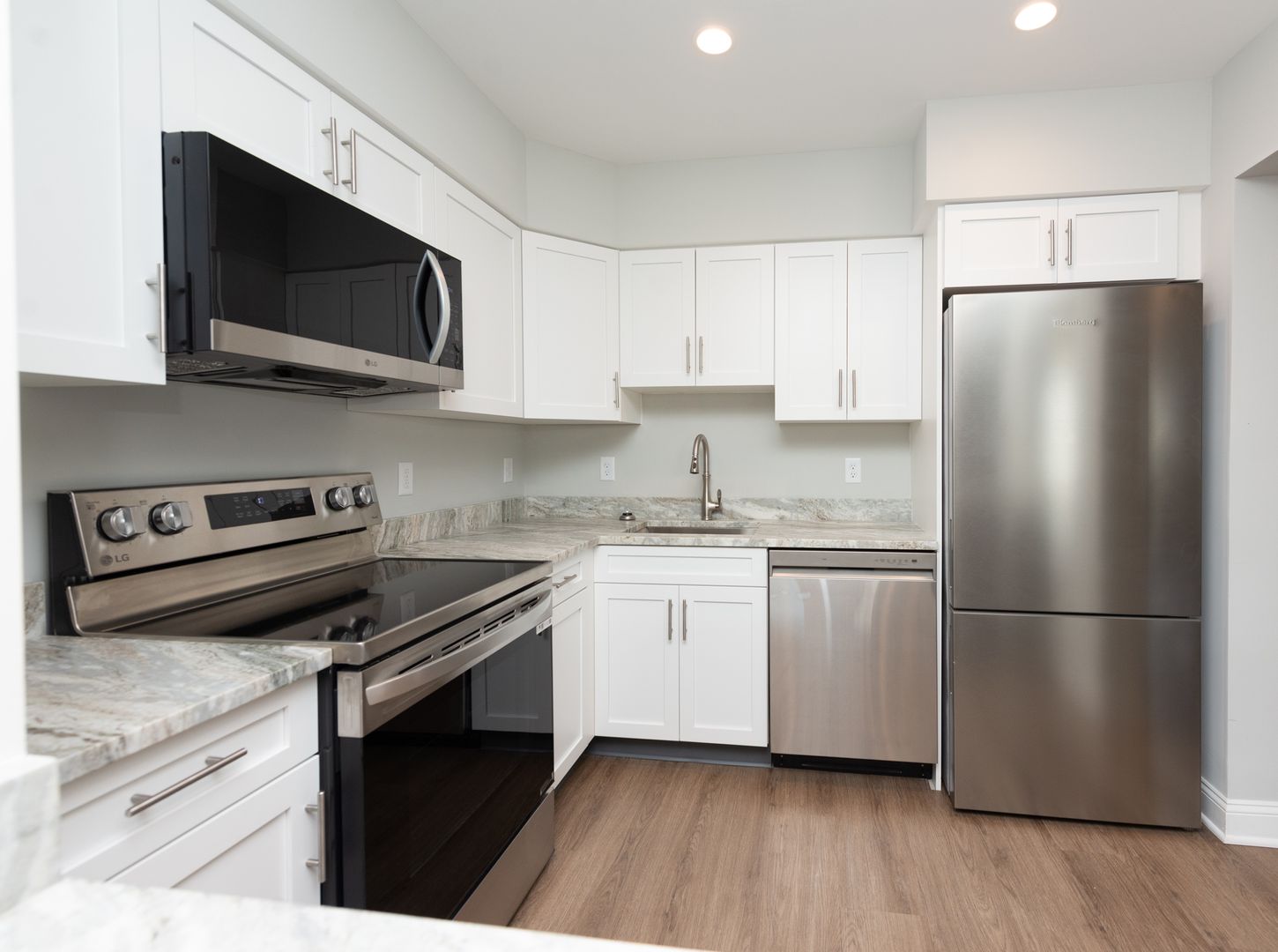 Hamden Apartment: 925 Mix Ave