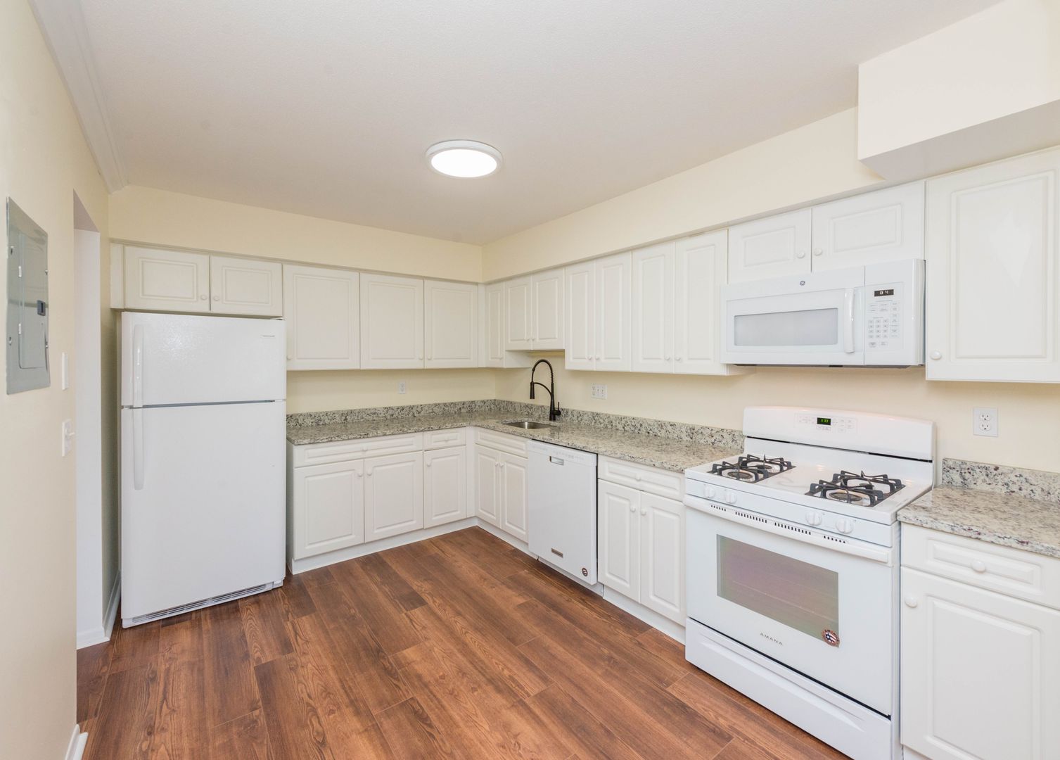 Hamden Apartment: 905 Mix Avenue