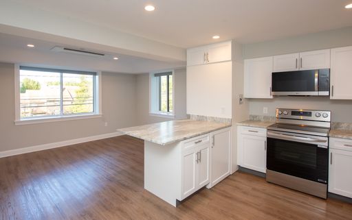 Brand-New Spacious Studio with Stunning Sunset View, a Bonus Space, Open Layout & Laundry in Unit – photo 1