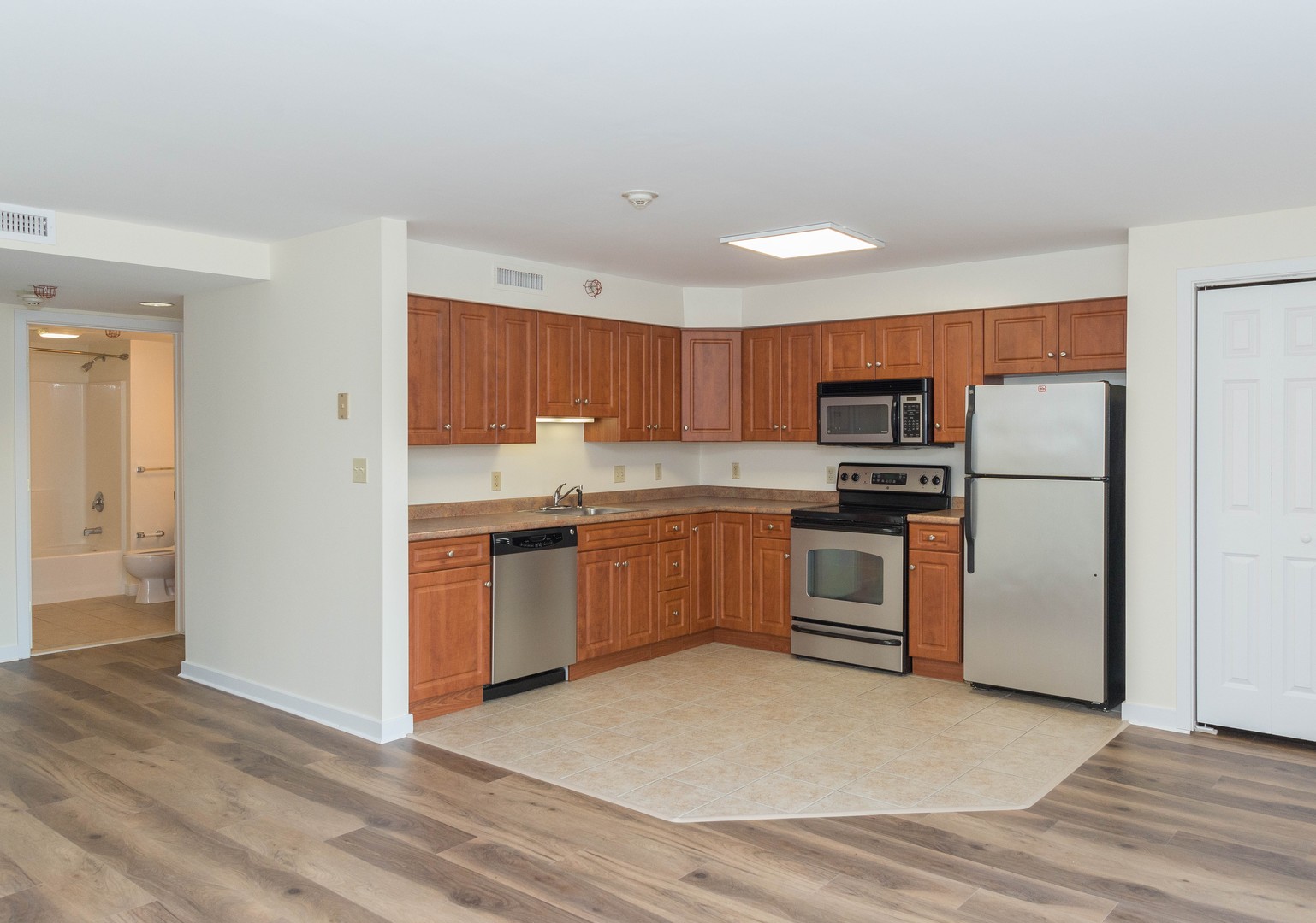 Hamden Apartment: 2 Skiff Street