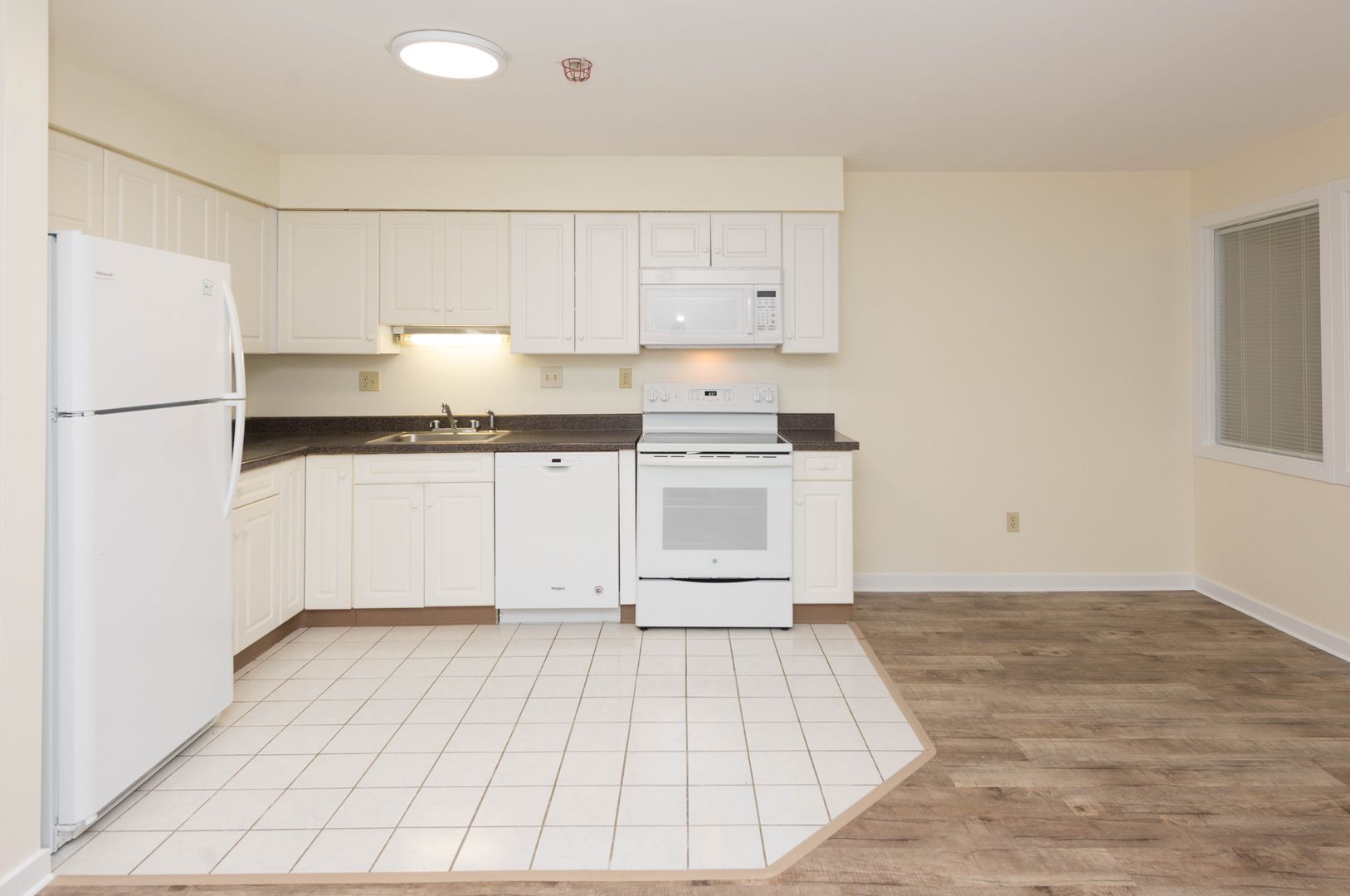 Hamden Apartment: 2 Skiff Street