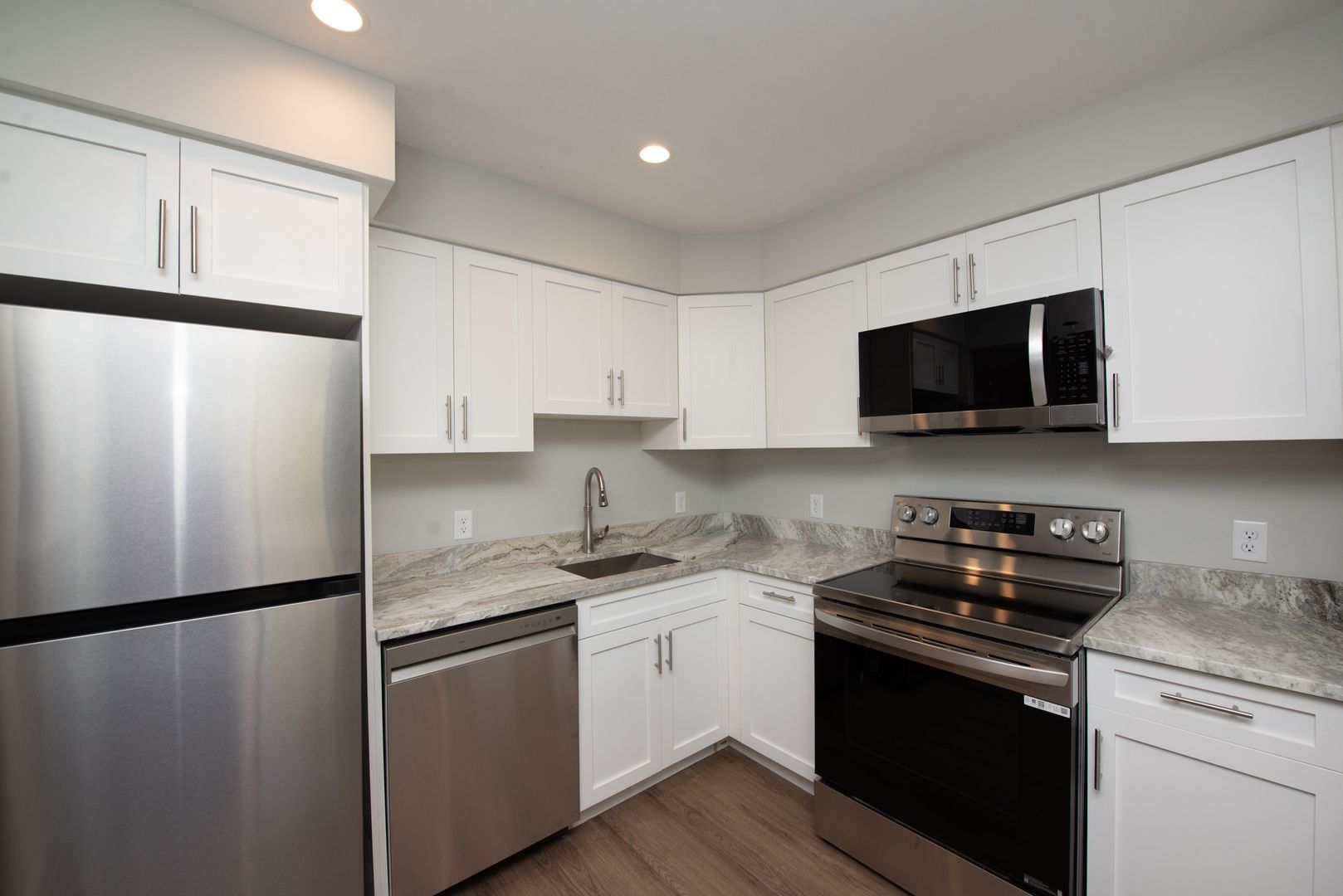 Hamden Apartment: 925 Mix Ave