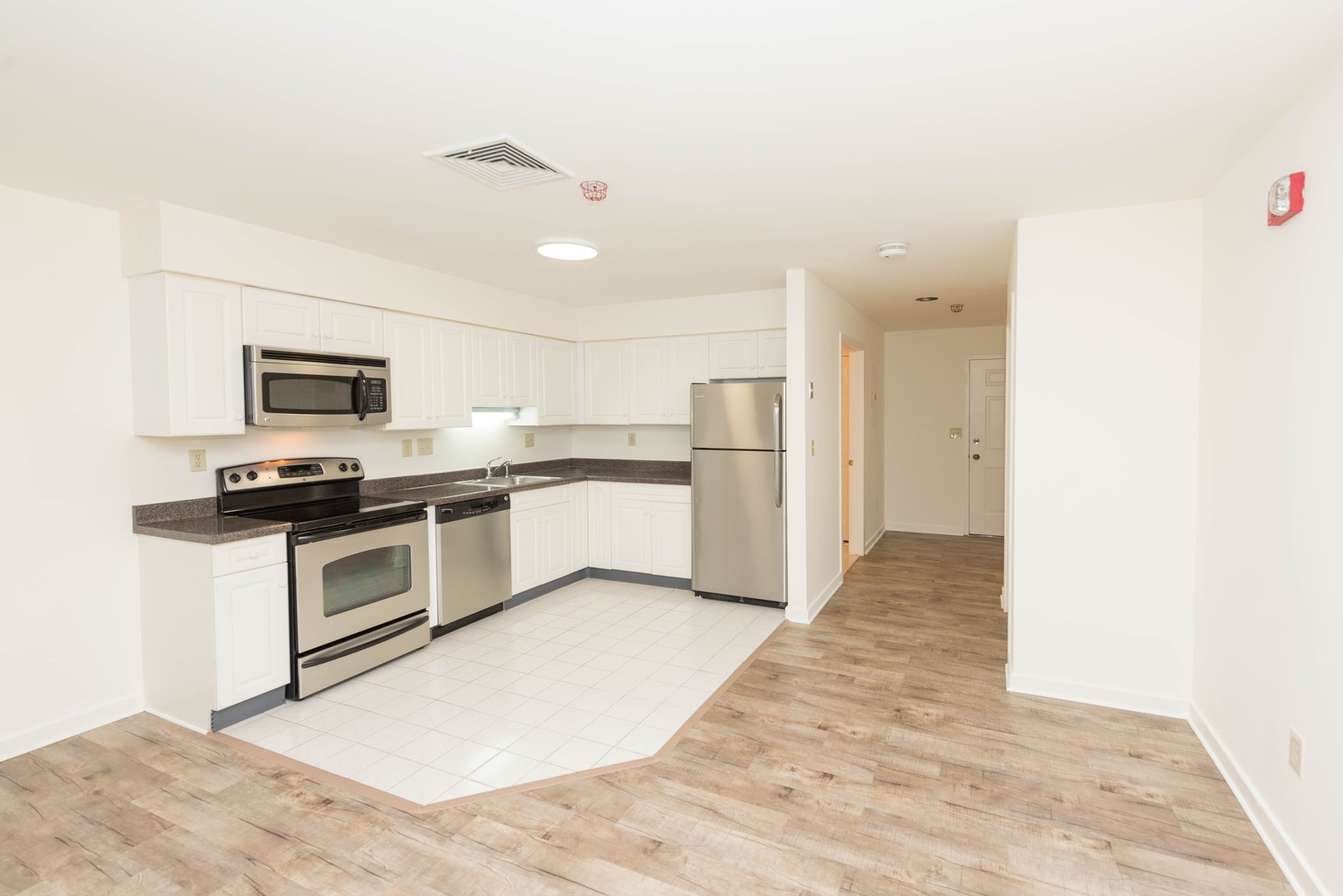 Hamden Apartment: 2 Skiff Street