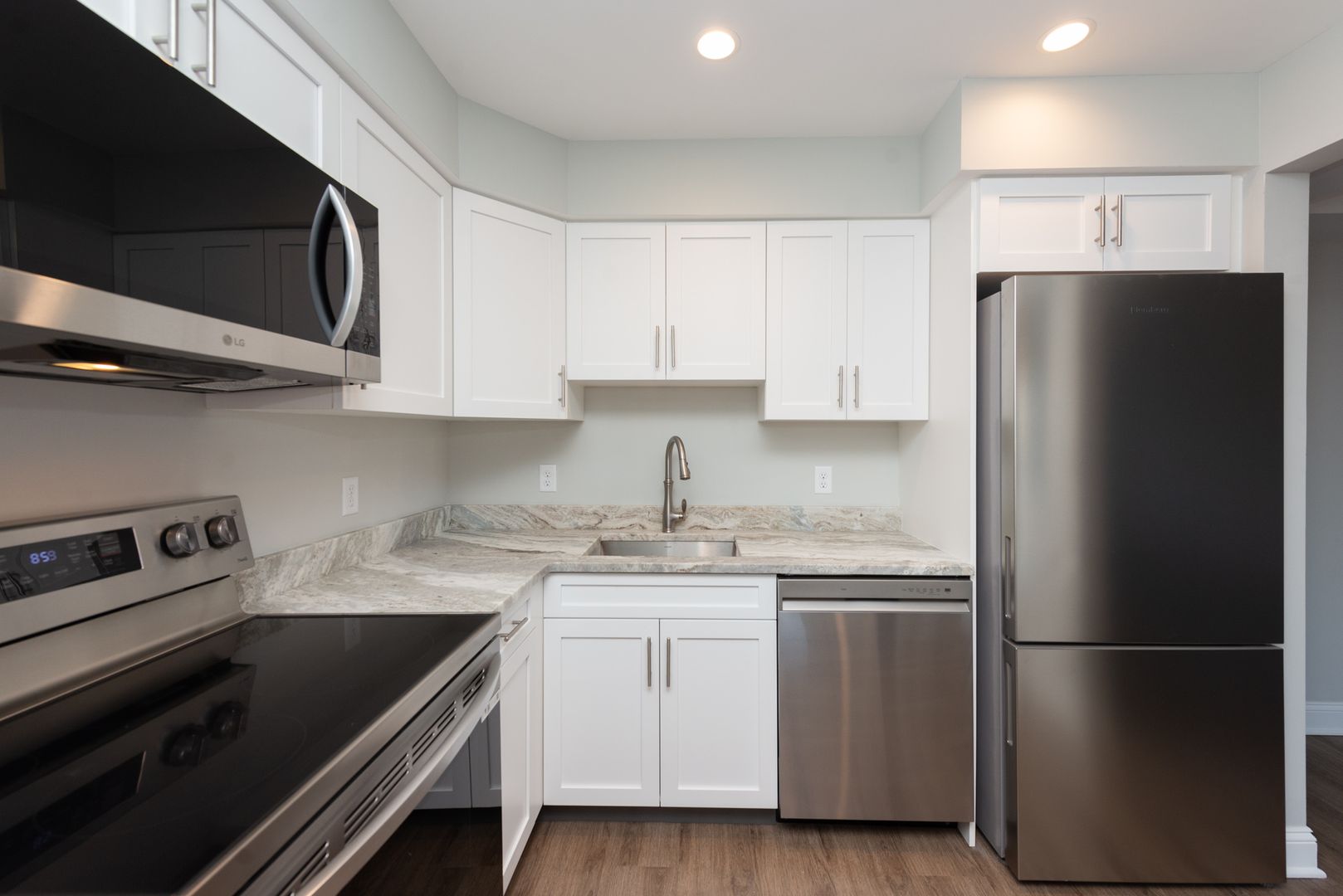 Hamden Apartment: 925 Mix Ave