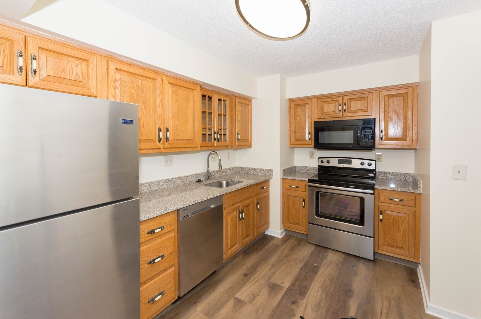 North Haven Apartment: 1298 Hartford Turnpike
