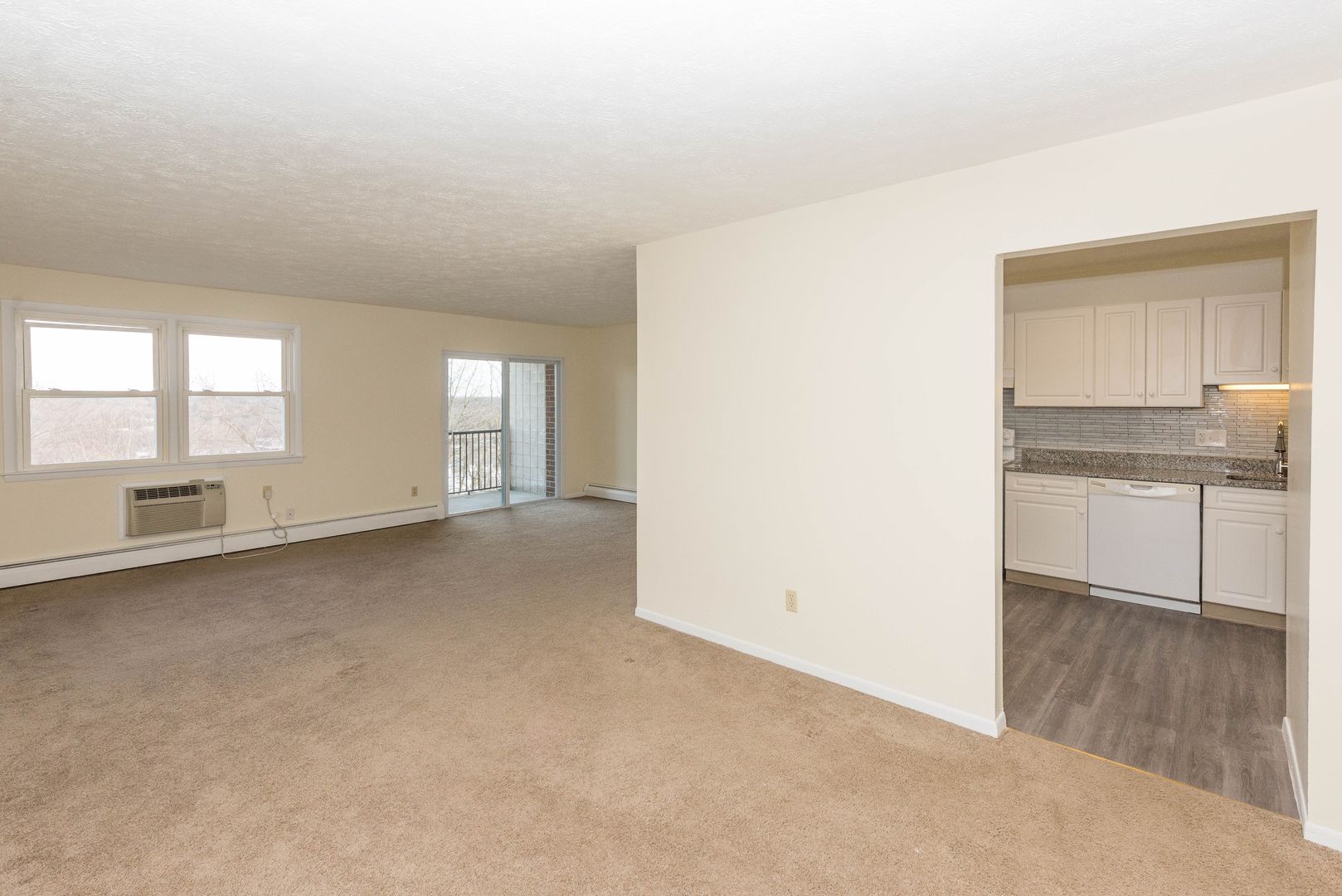 Hamden Apartment: 905 Mix Avenue