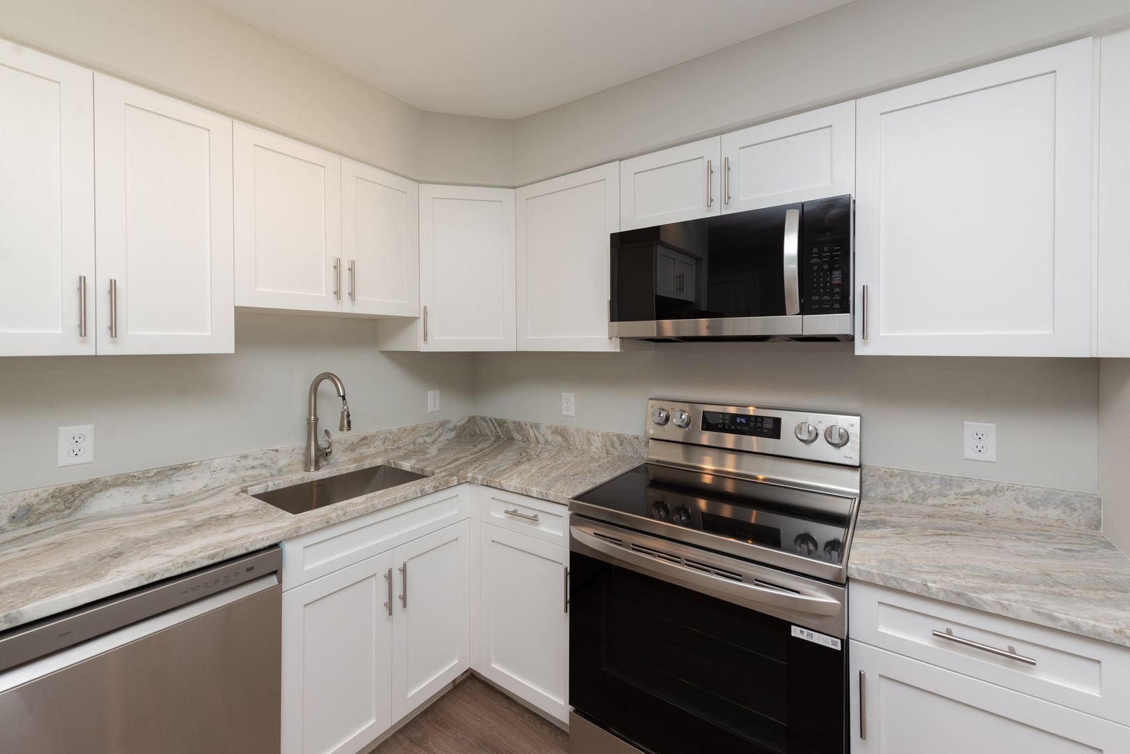 Hamden Apartment: 925 Mix Ave