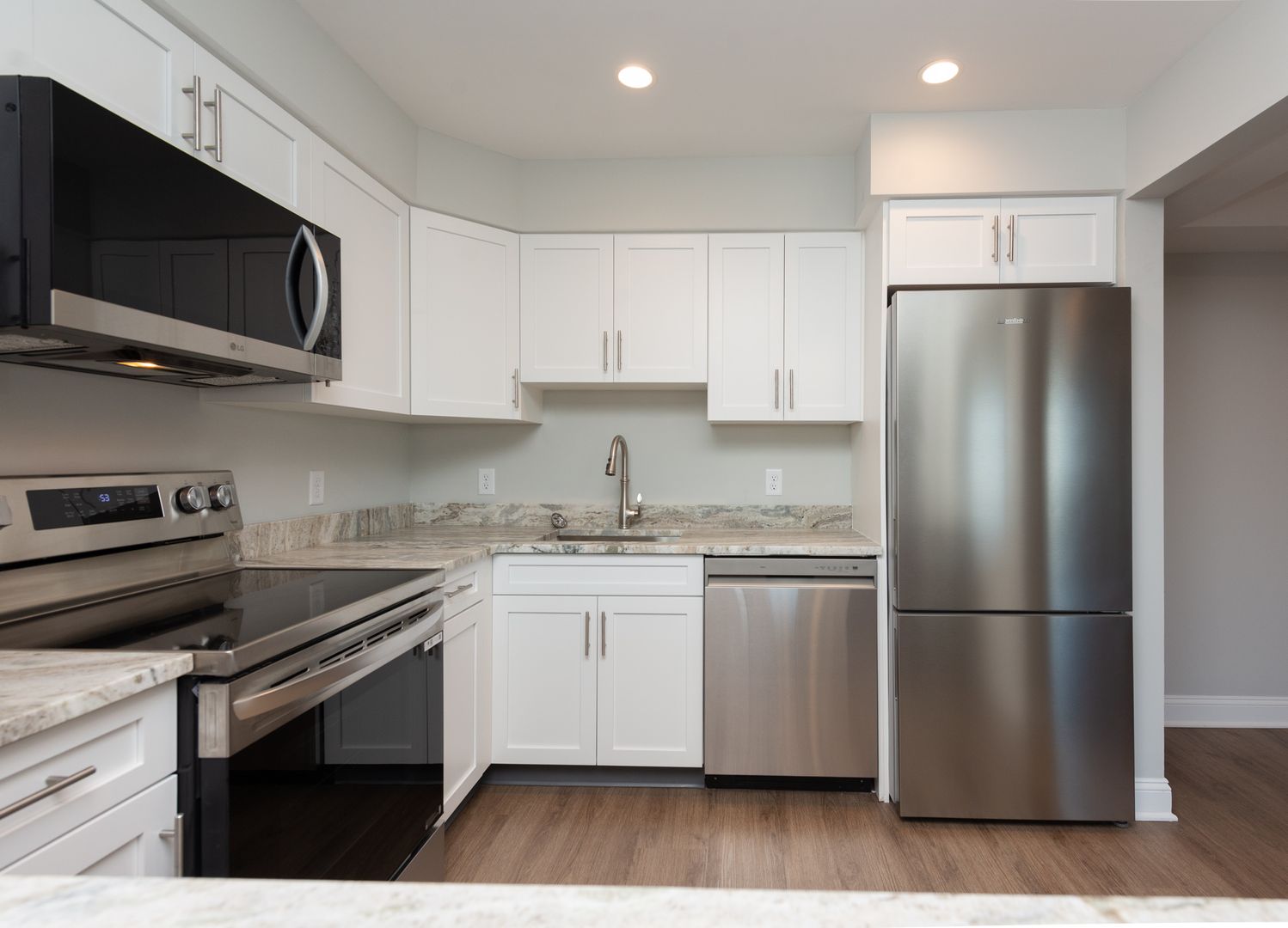 Hamden Apartment: 925 Mix Ave