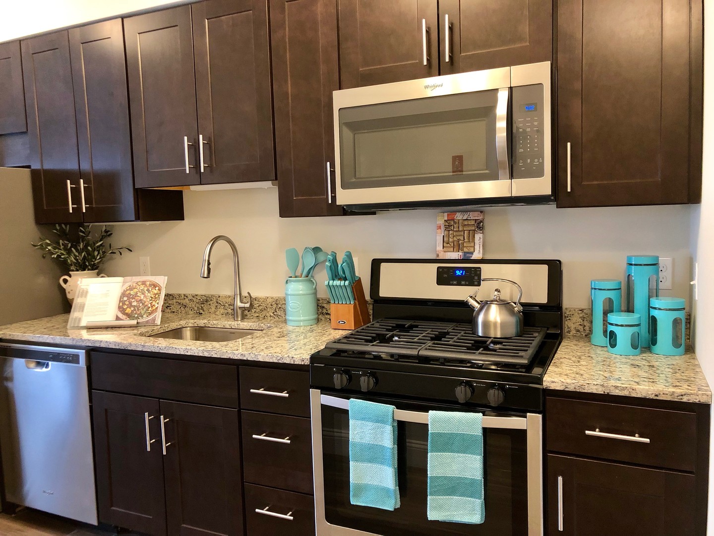 Hamden Apartment: 380 Mather St.