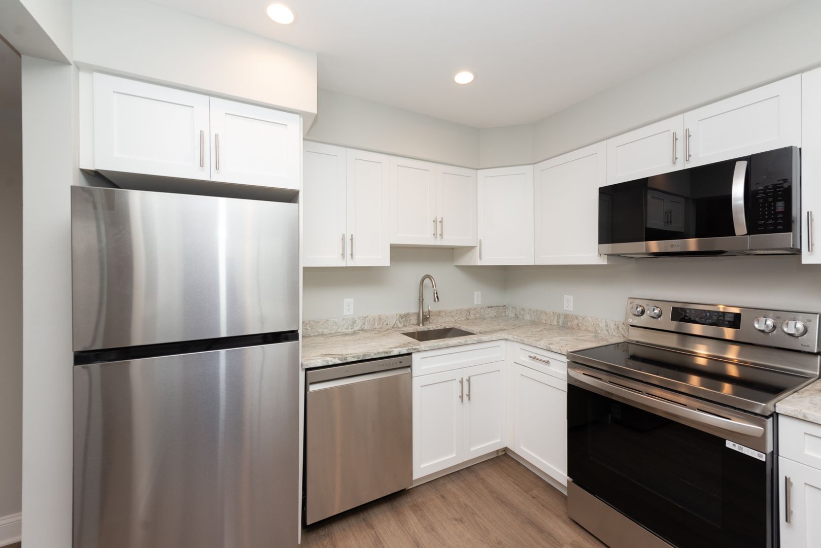 Hamden Apartment: 925 Mix Ave