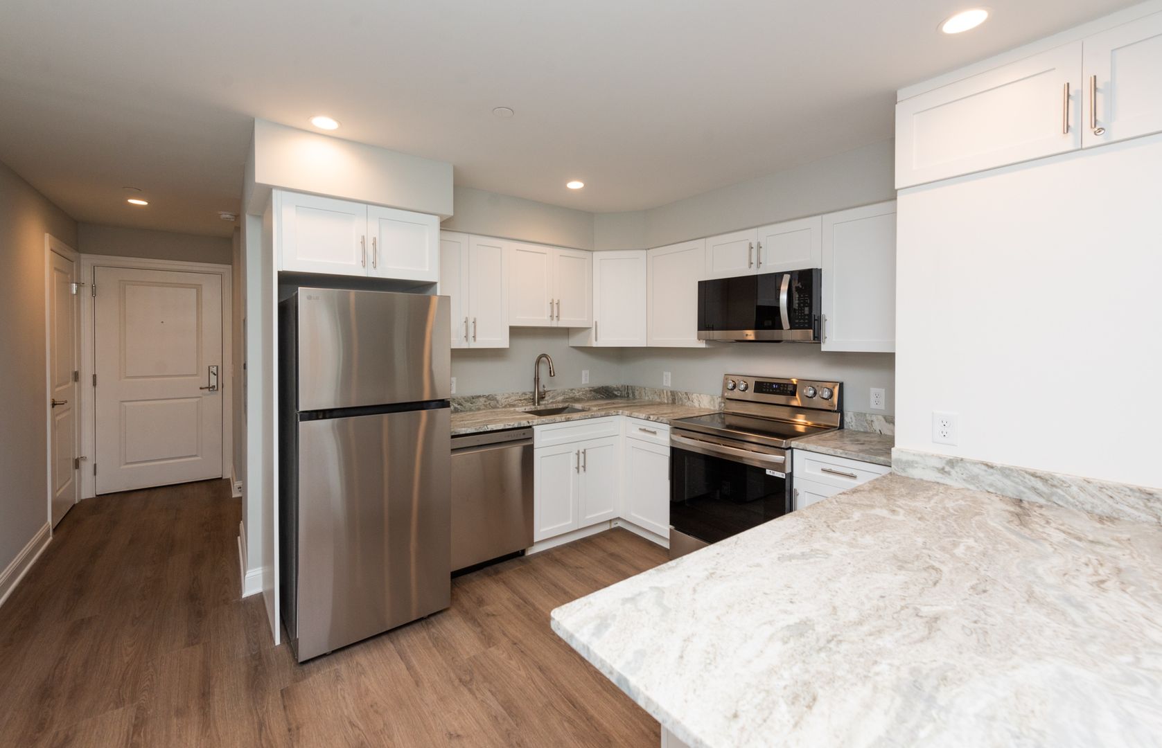 Hamden Apartment: 925 Mix Ave