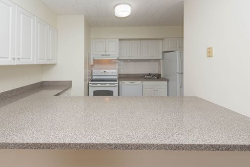 Gorgeous, bright, top floor apartment home! – photo 1