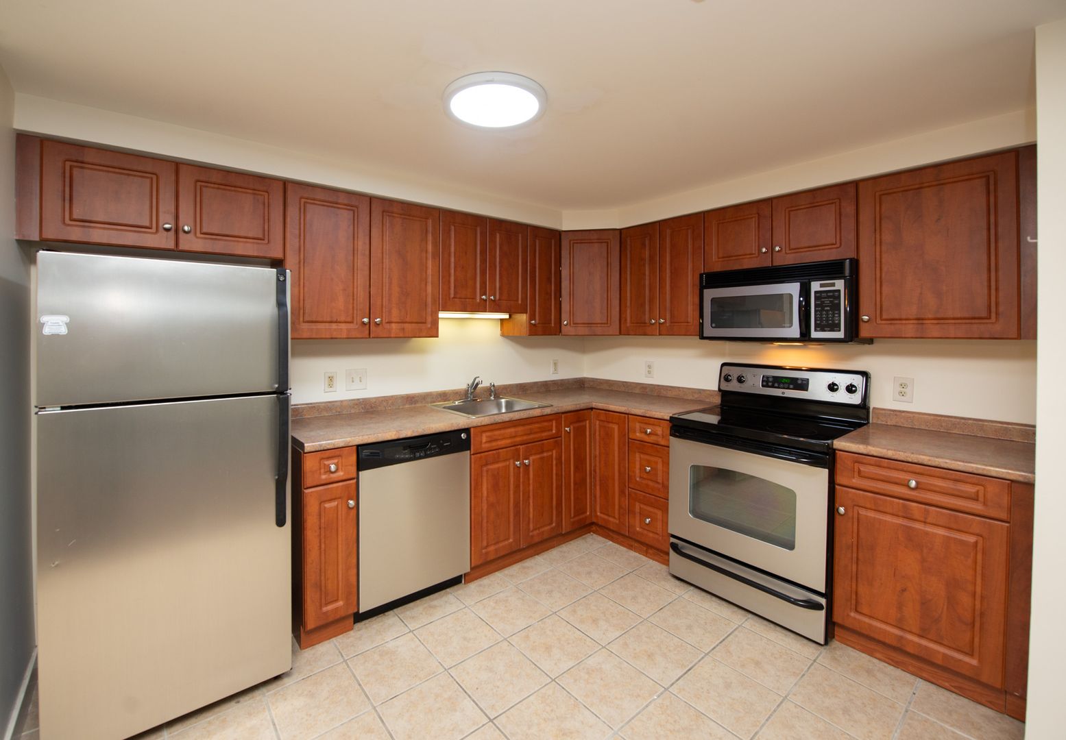 Hamden Apartment: 2 Skiff Street