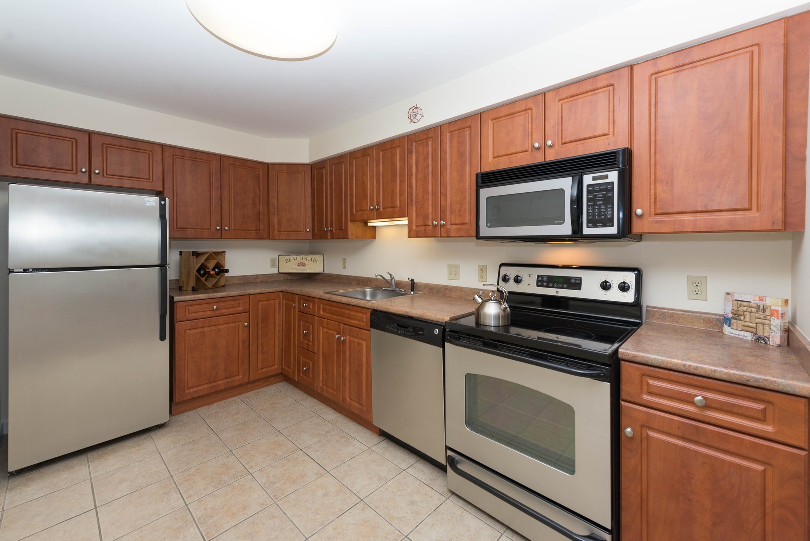 Hamden Apartment: 2 Skiff Street