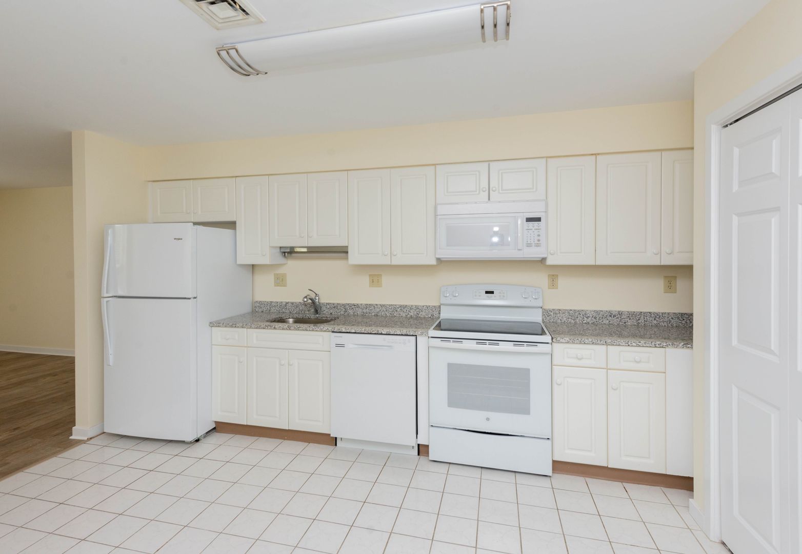 Hamden Apartment: 2 Skiff Street