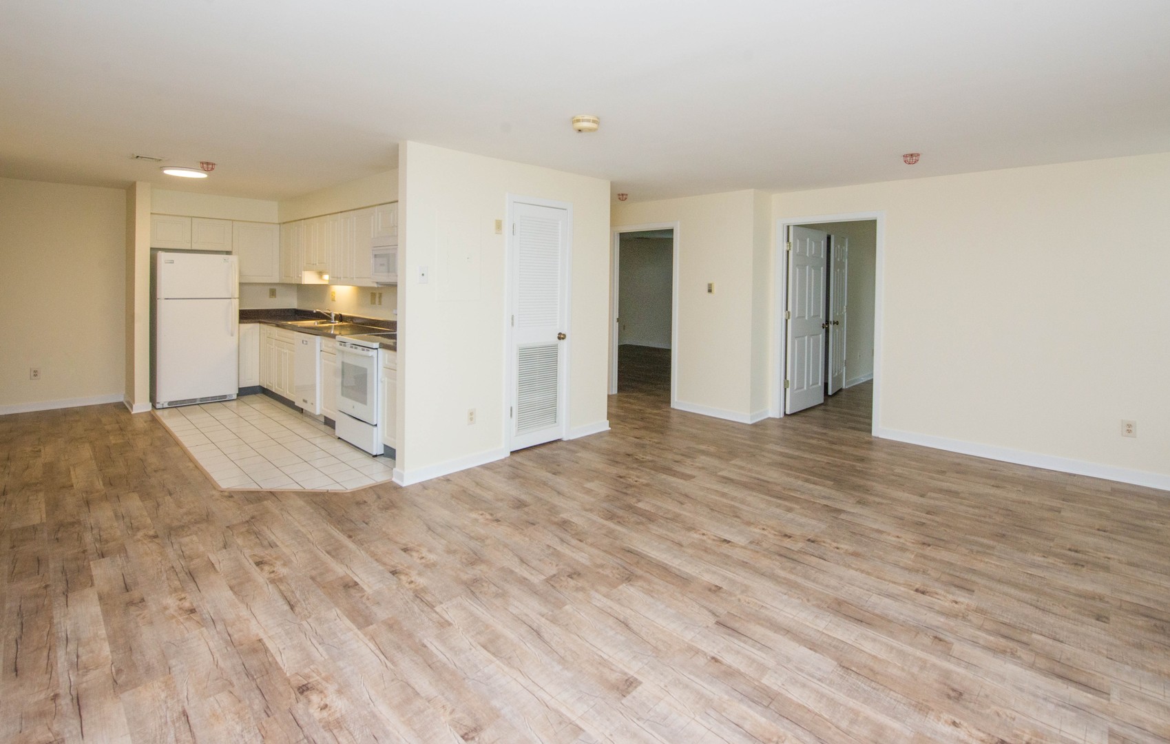 Hamden Apartment: 2 Skiff Street