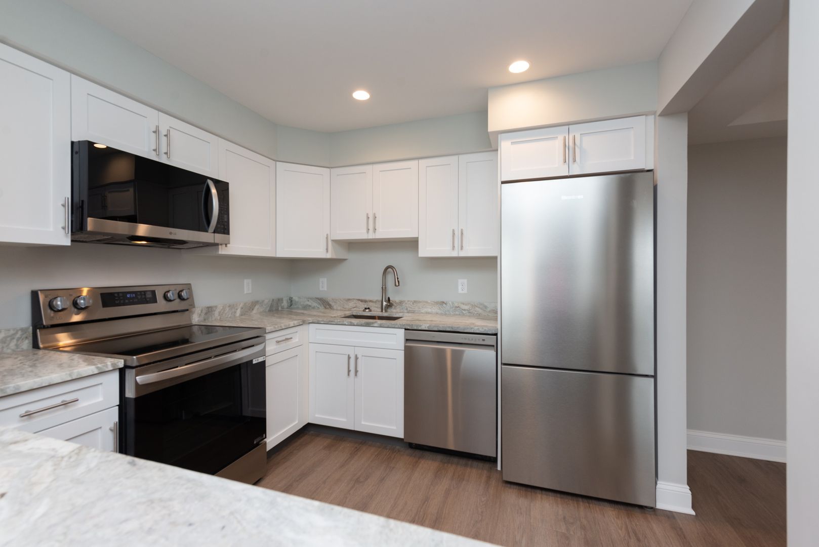 Hamden Apartment: 925 Mix Ave