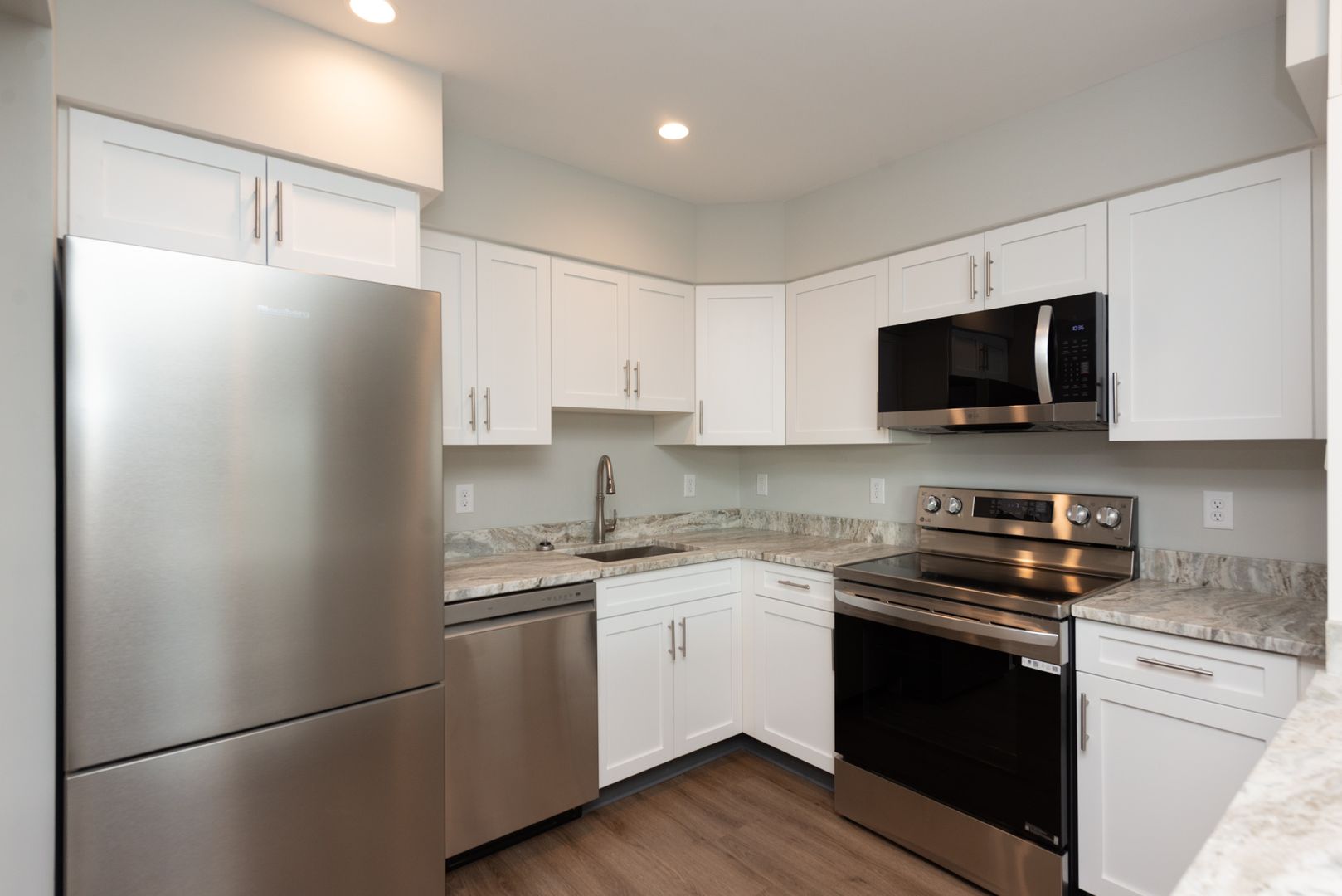 Hamden Apartment: 925 Mix Ave