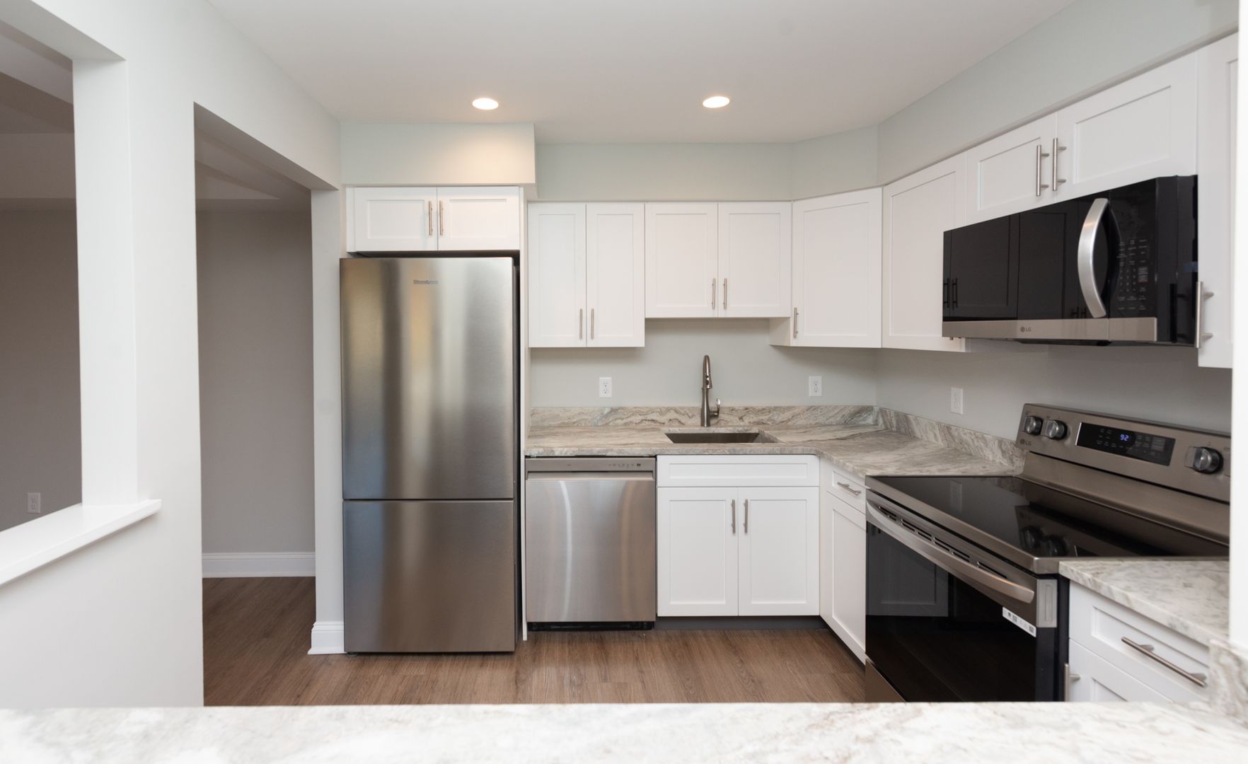 Hamden Apartment: 925 Mix Ave