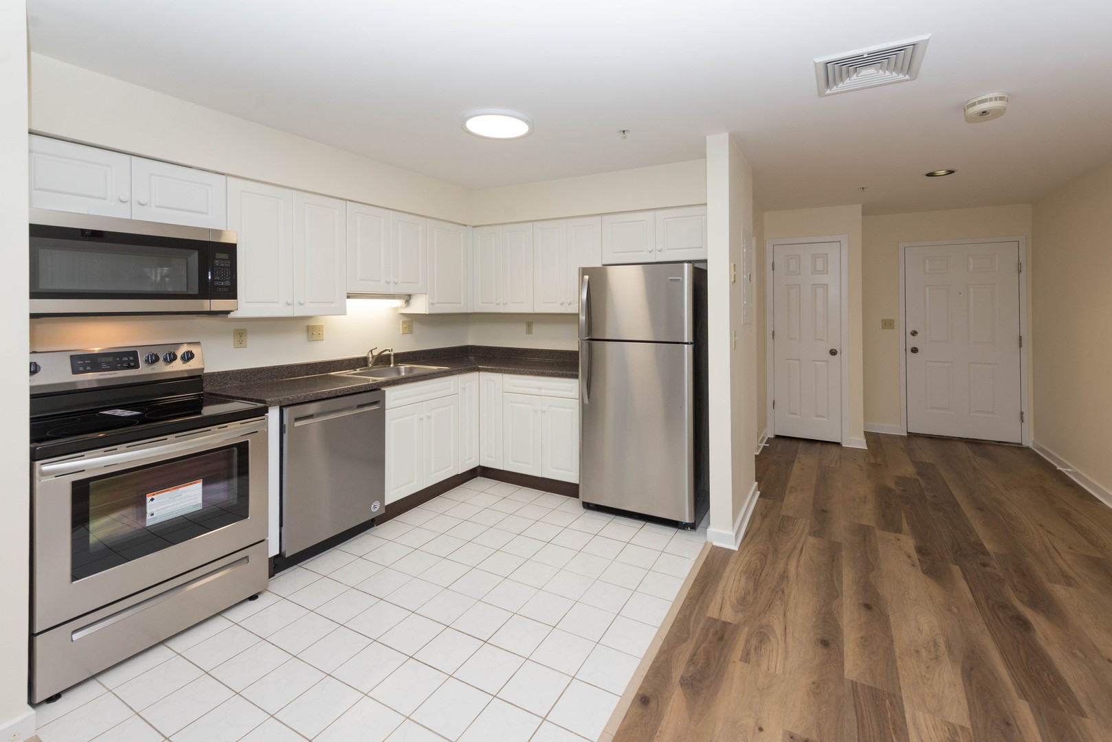 Hamden Apartment: 2 Skiff Street