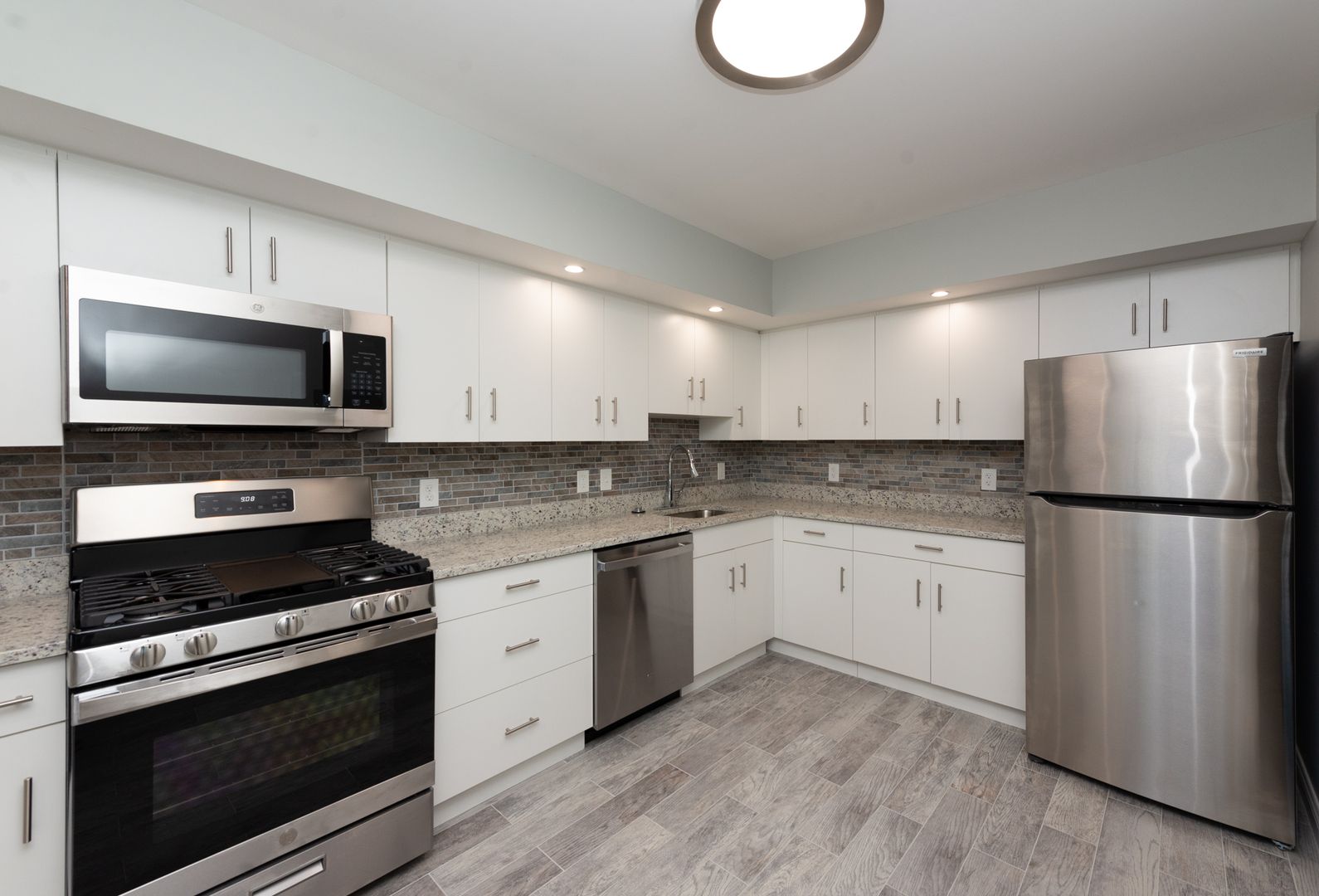 Hamden Apartment: 905 Mix Avenue