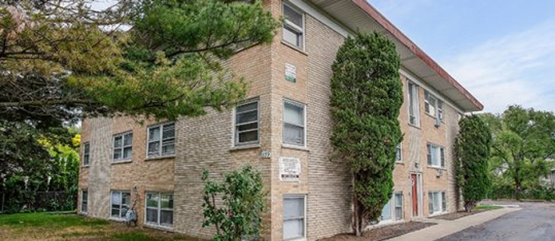 Addison Apartment: 331 Fullerton Ave