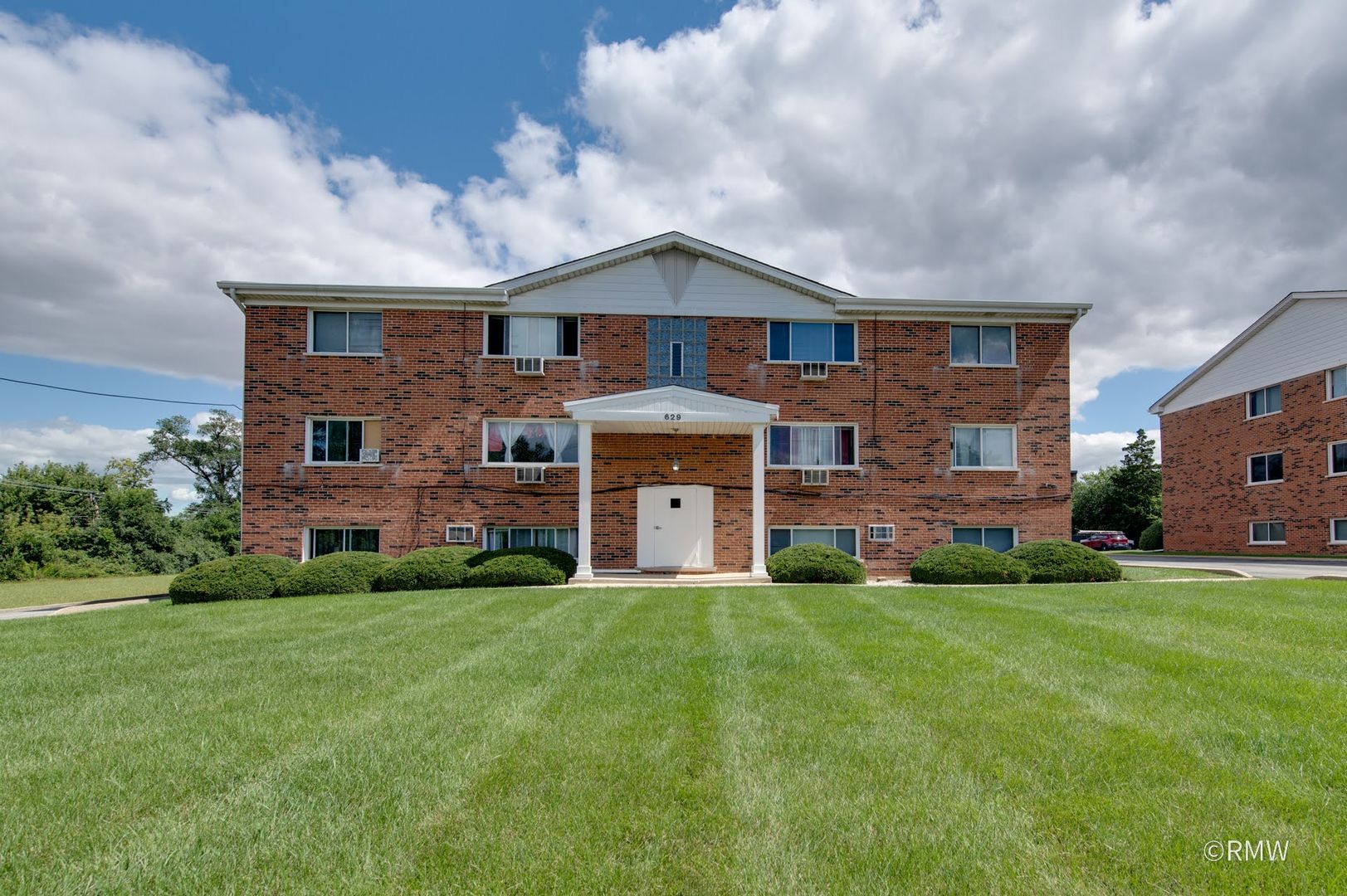 Bensenville Apartment: 629 York Road