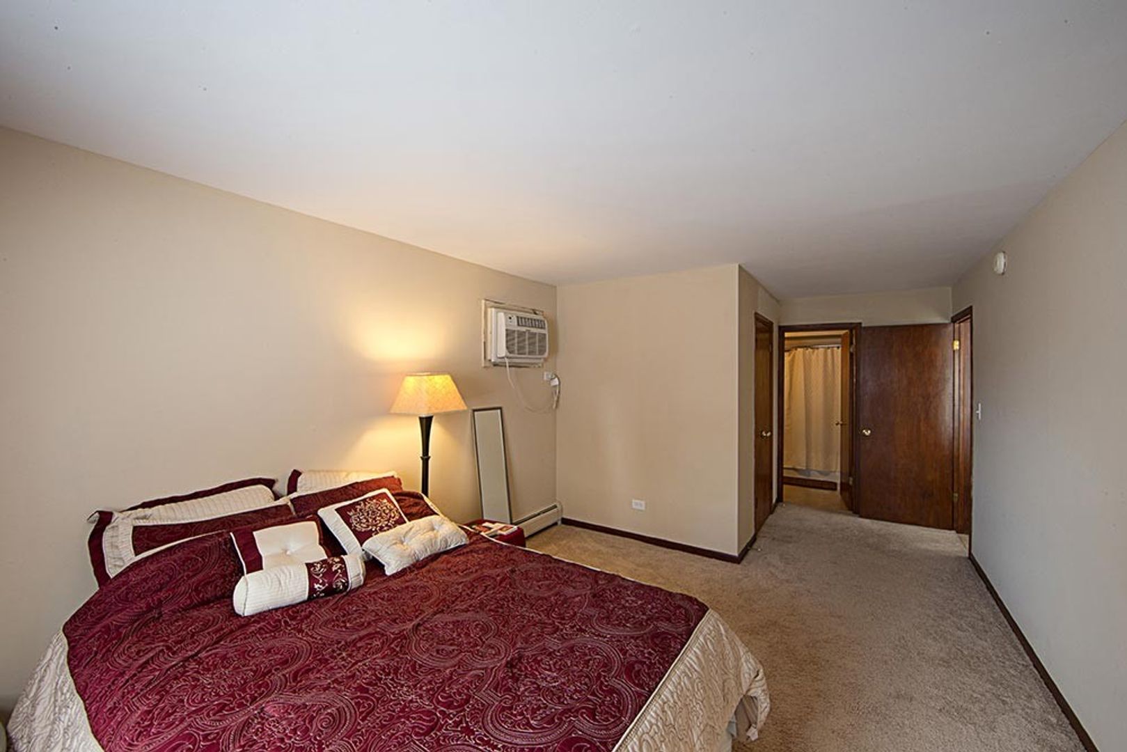 Addison Apartment: 220 E. North Ave