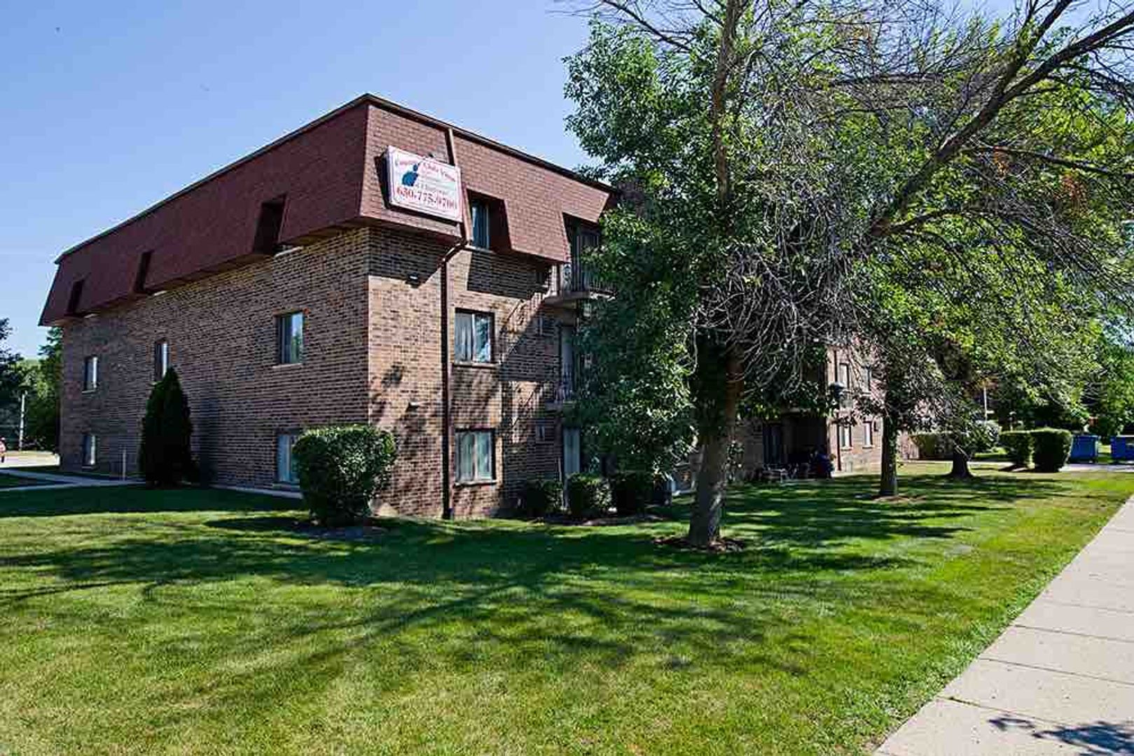 Itasca Apartment: 410 Schiller Street