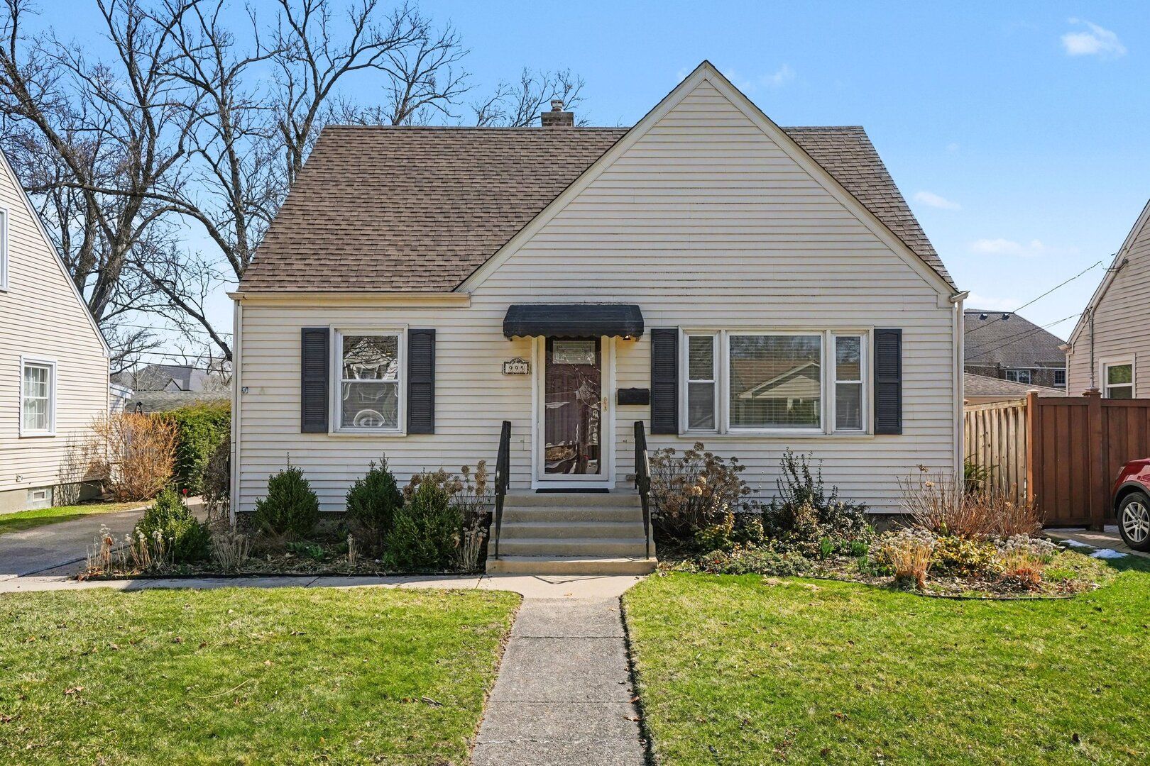 Elmhurst House: 995 S Swain