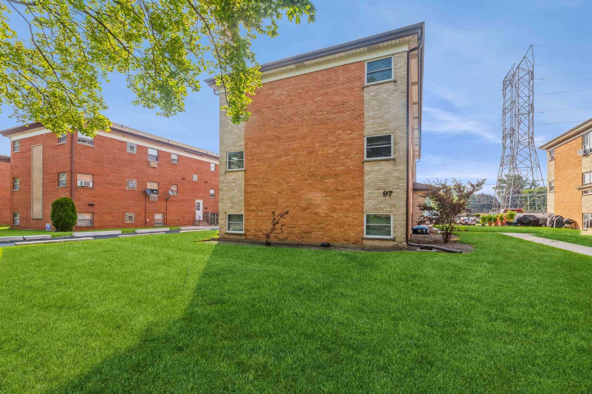 Addison Apartment: 97 E. Blecke - Unit F