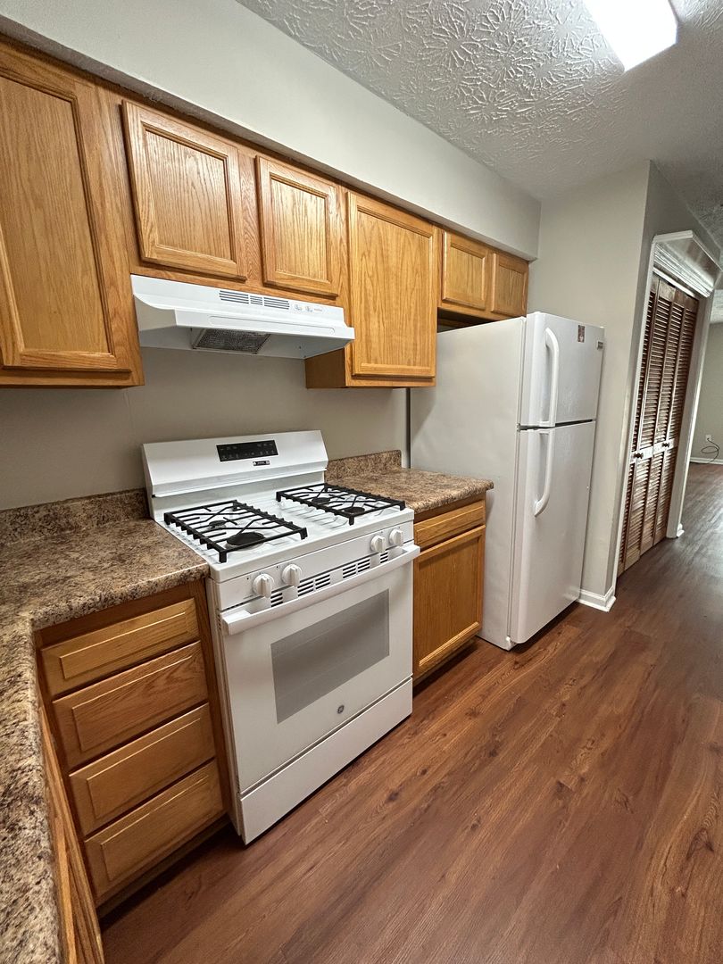 Springfield Apartment: 1037 Ash Street