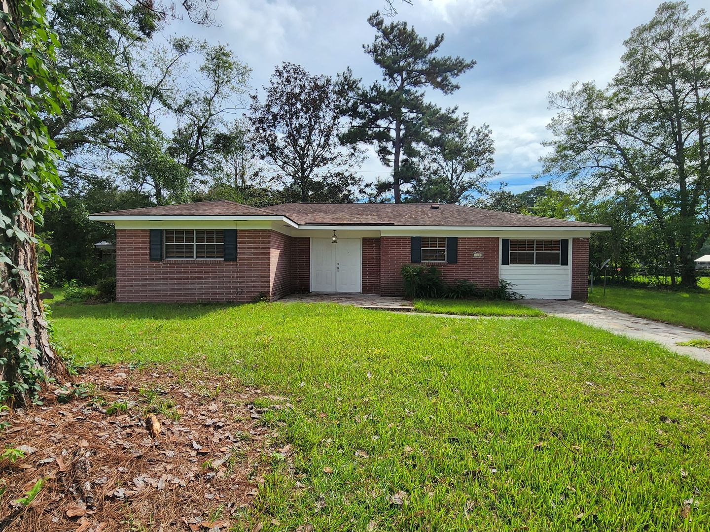 Savannah House: 111 Holiday Drive