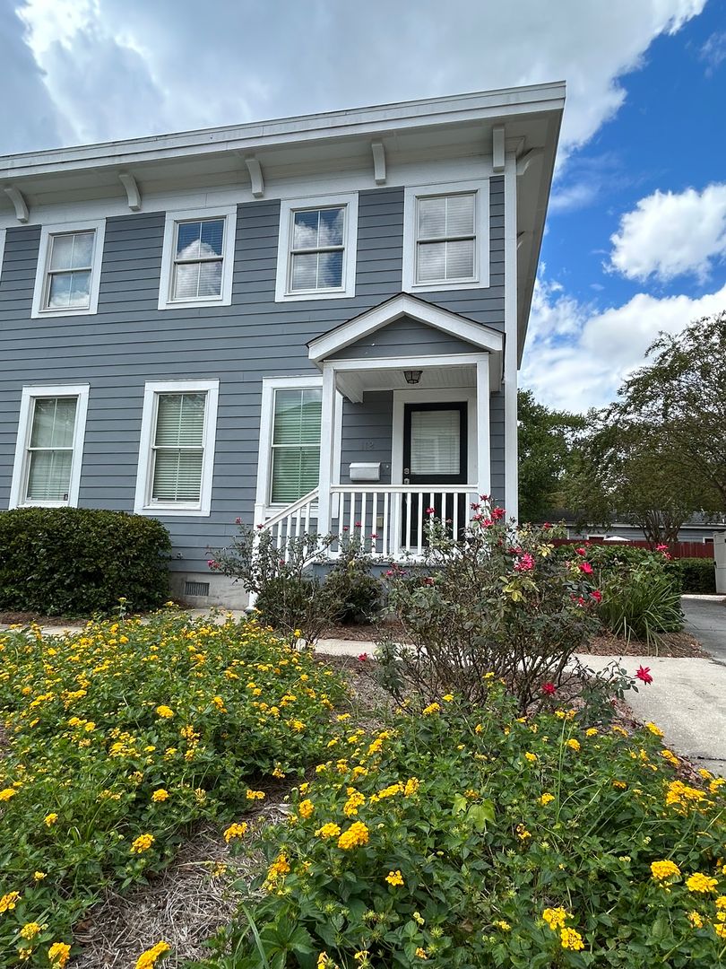 Savannah House: 112 W. 31st Lane