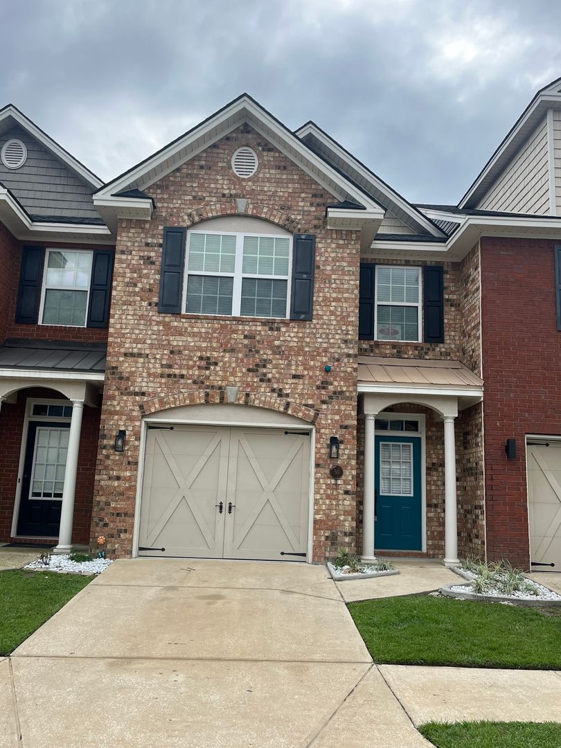 Savannah Townhome: 777 King George Boulevard