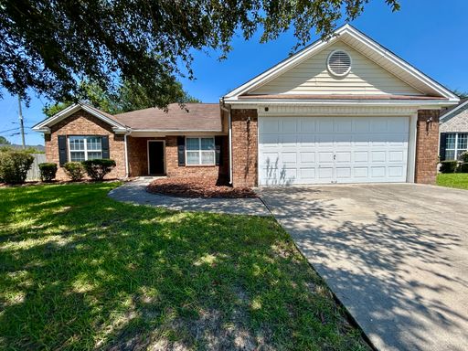 Spacious 3-Bedroom Home with Open Floor Plan & Private Fenced Yard – photo 1