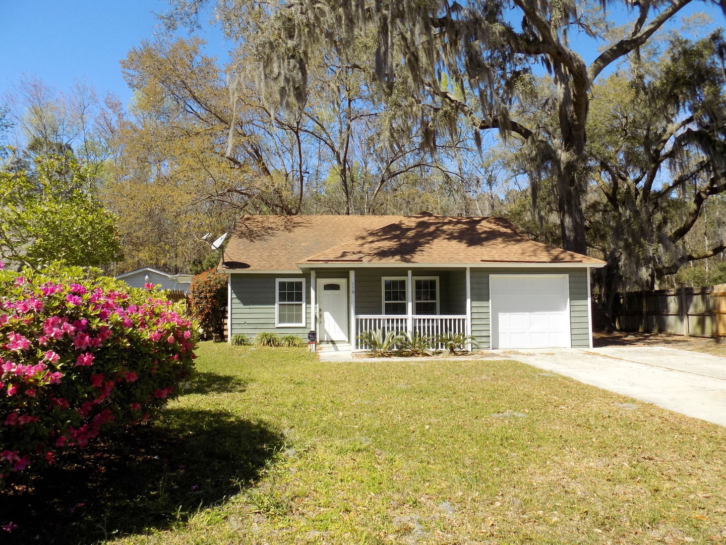 Savannah House: 116 West White Hawthorne