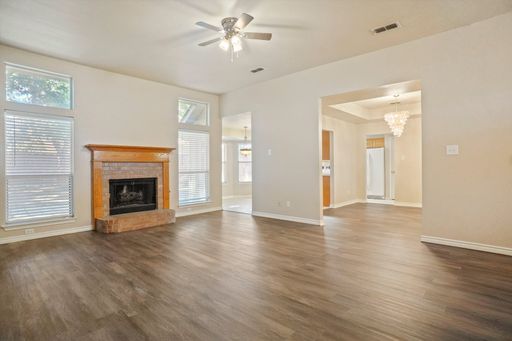 Spacious 3/2/2 For Lease
