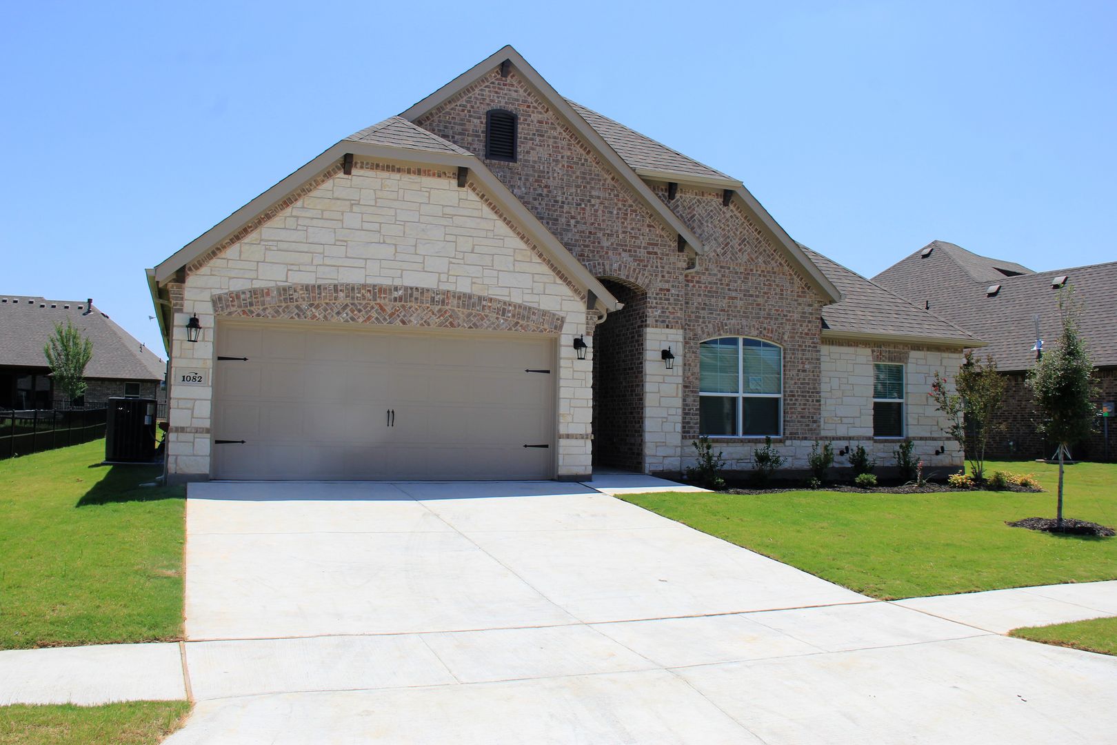 Granbury House: 1082 Mickelson Drive