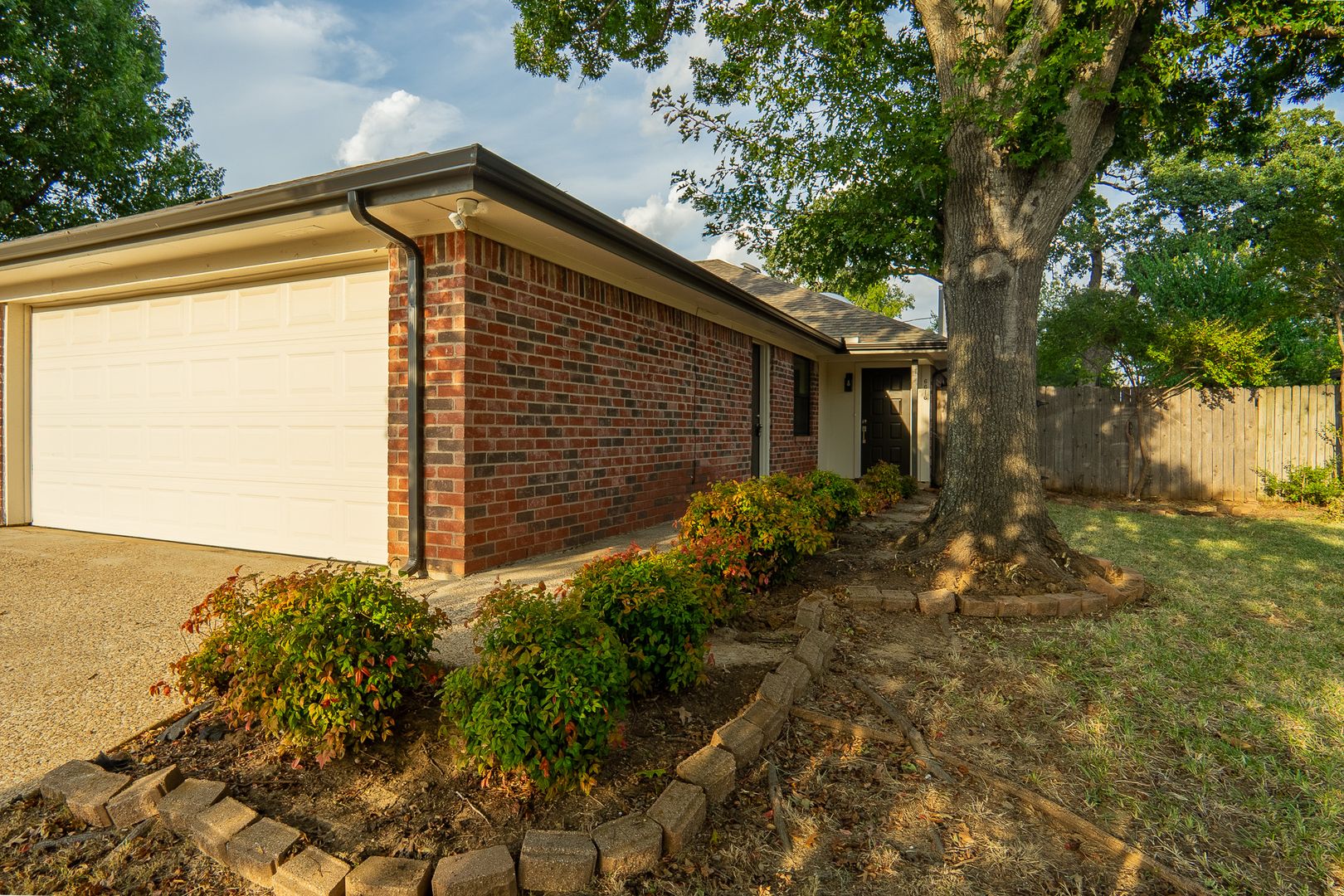 North Richland Hills Apartment: 6616/6618 Parkview Lane