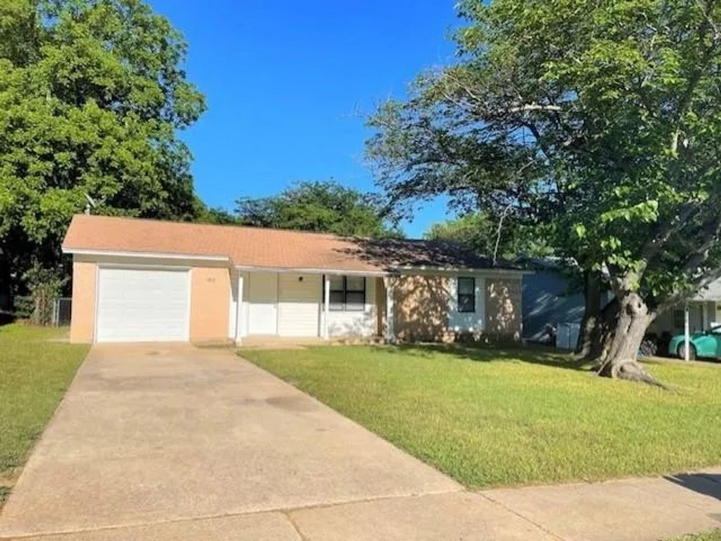 Euless House: 1012 Donley DR