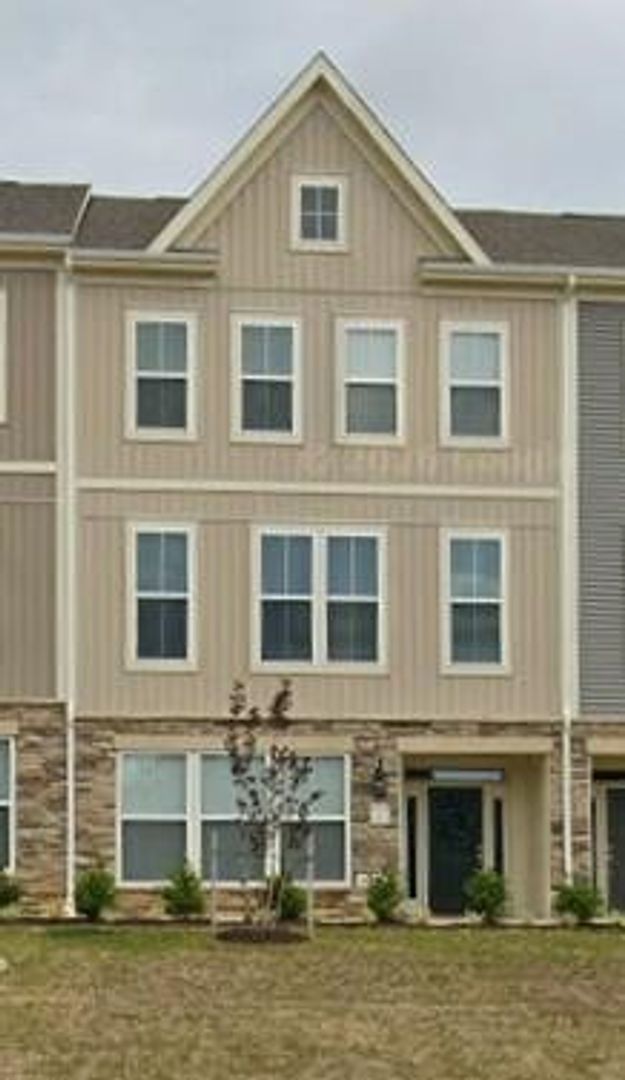 Stafford House: 360 Coastal Ave