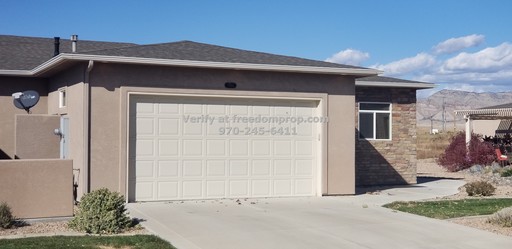 Just Like New!! Beautiful 2 Bedroom 2 Bath Townhome – photo 1
