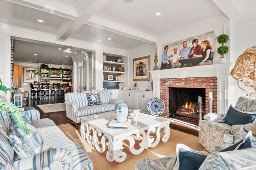 1514 E Oceanfront, Newport Beach, CA 92661-1414