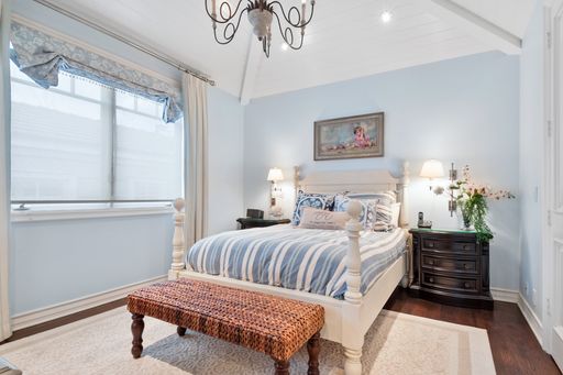 1514 E Oceanfront, Newport Beach, CA 92661-1414